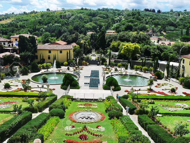 italian-garden-in-the-park-of-villa-garzoni-collodi-tuscany